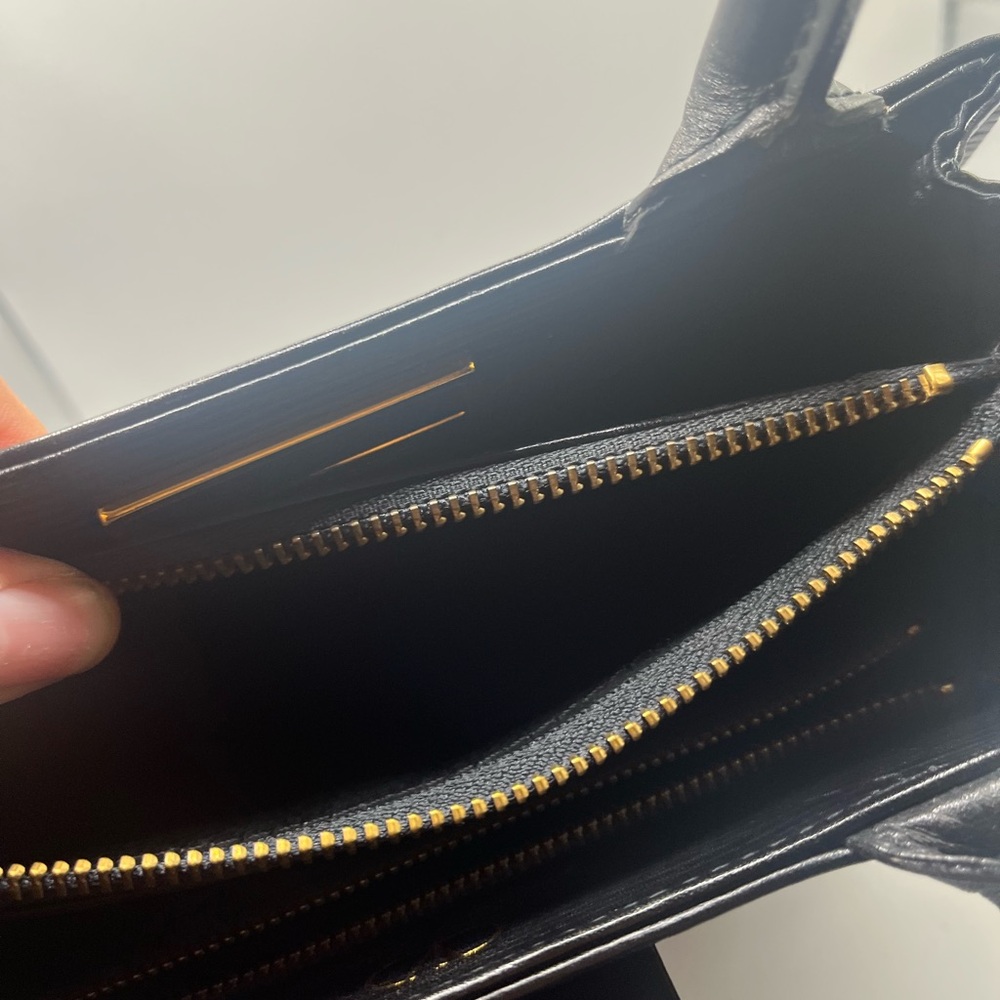 Valentino Garavani Black Leather handbag. Vintage - Picture 10 of 13